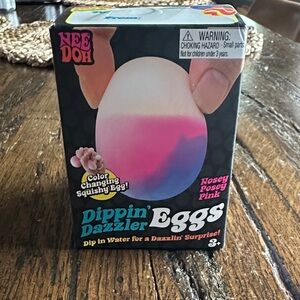 NeeDoh “Nosey Posey Pink”  Color Changing Squishy Egg